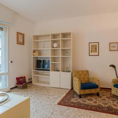 Lovely & Quiet Apartment - With Balcony & Parking Como Exterior foto