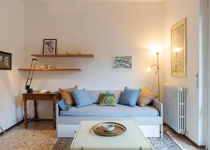 Lovely & Quiet Apartment - With Balcony & Parking