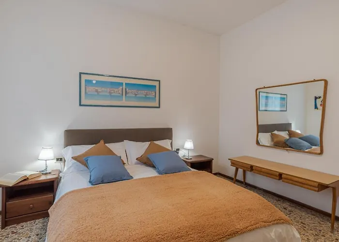 Lovely & Quiet Apartment - With Balcony & Parking
